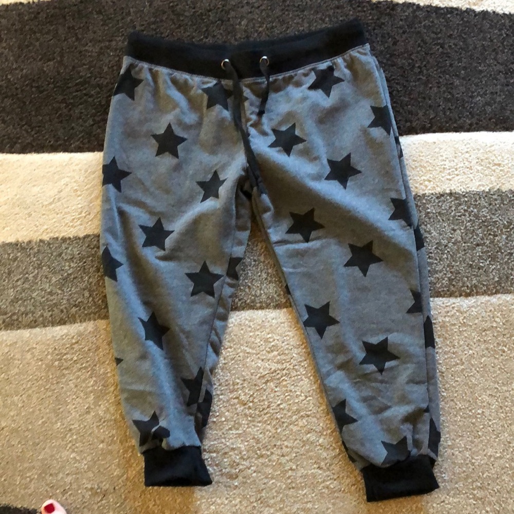 Adorable Capri joggers with stars